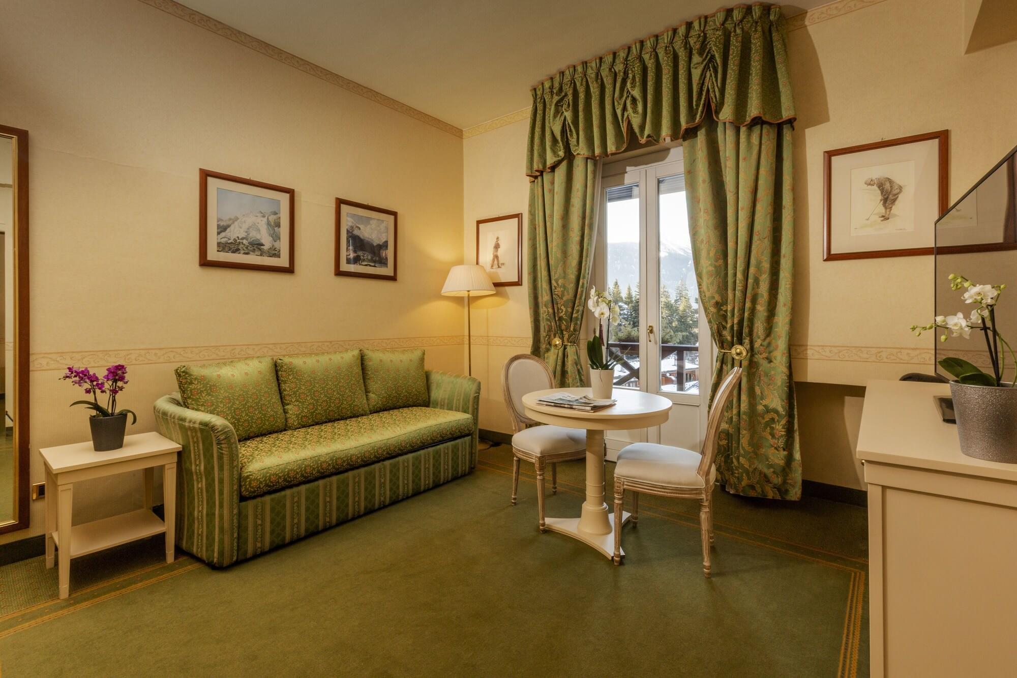 Grand Royal E Golf Hotel